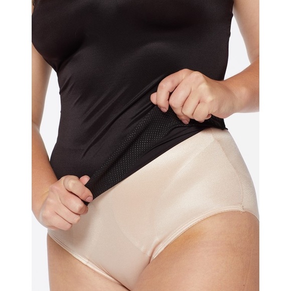 Ruby Ribbon🎀🖤 - Picture 7 of 8